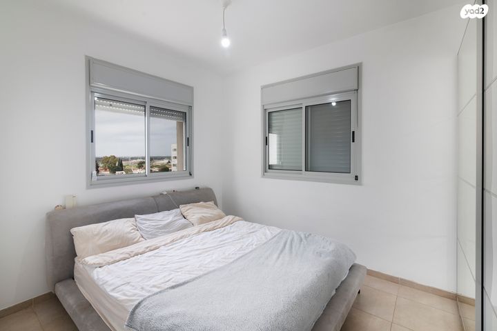 גג/ פנטהאוז, חזון אי"ש, רחובות