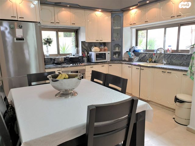 בית פרטי/ קוטג', הכוכב, קרית גנים, רעננה