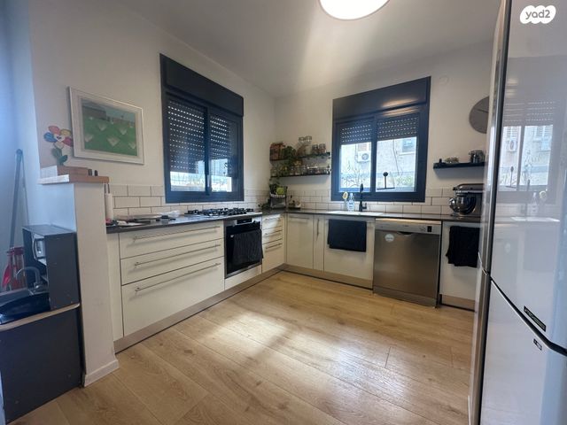 דירה, בני בנימין, הרצליה