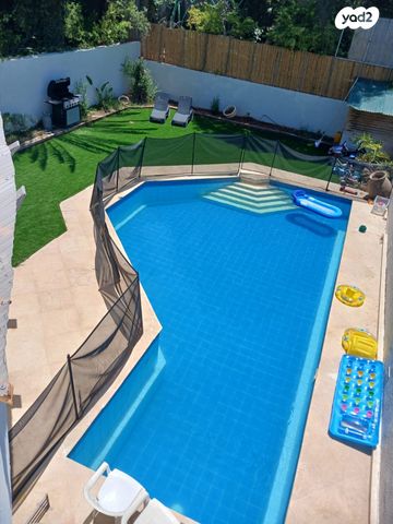 דו משפחתי, קיסריה