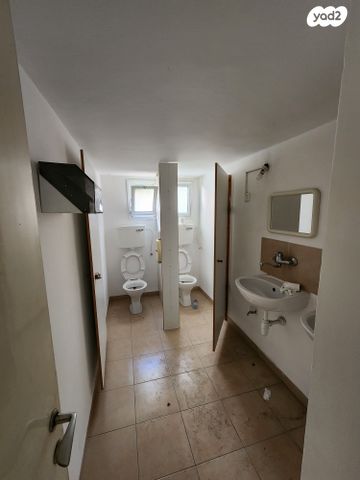 בניין משרדים, חיפה