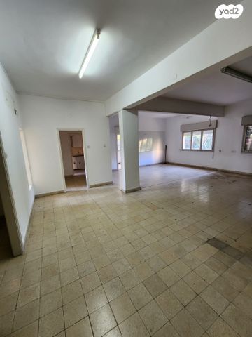 בניין משרדים, חיפה