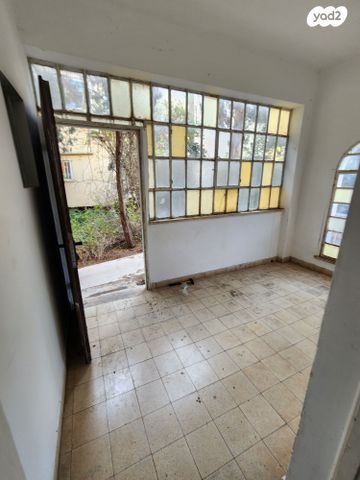 בניין משרדים, חיפה