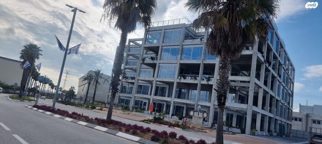 בניין משרדים, קיסריה