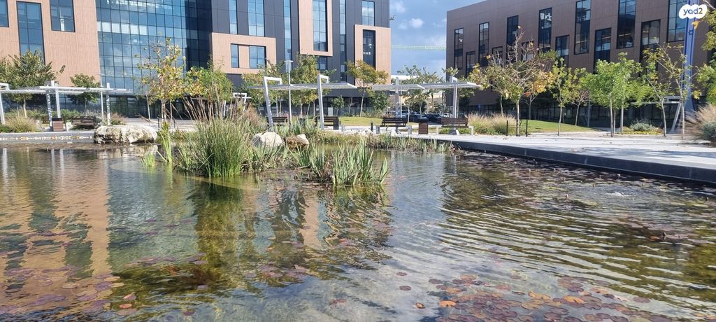 בניין משרדים, קיסריה