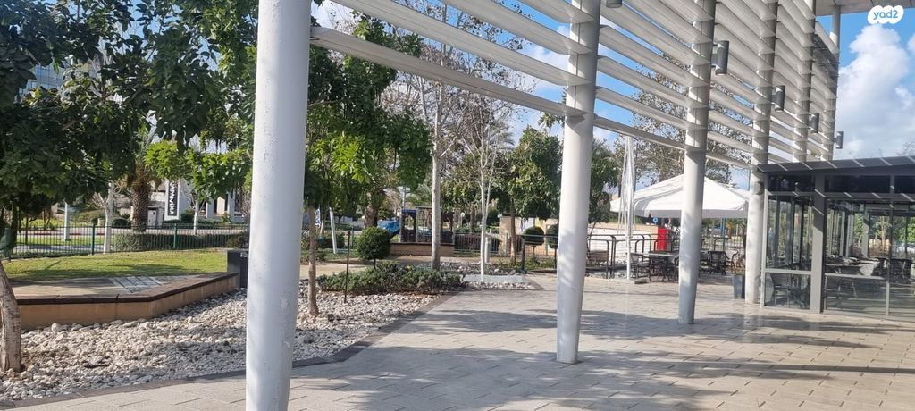 בניין משרדים, קיסריה