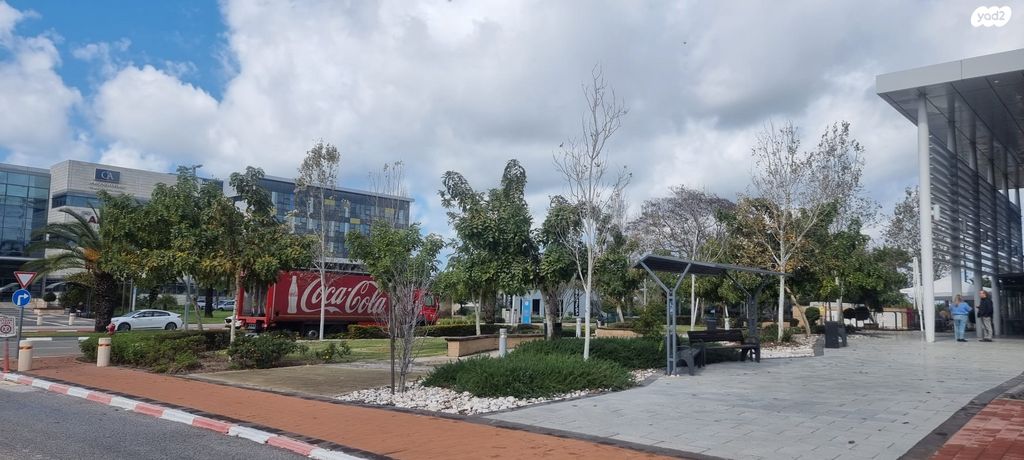 בניין משרדים, קיסריה