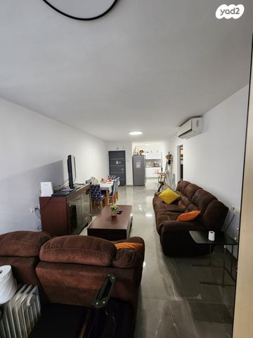 מודעת נכס, רמז, מערב ותיק, ראשון לציון