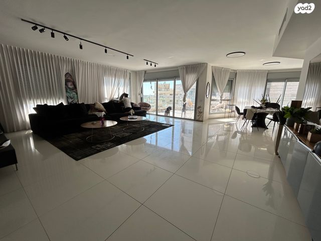 פרופ' יובל נאמן 