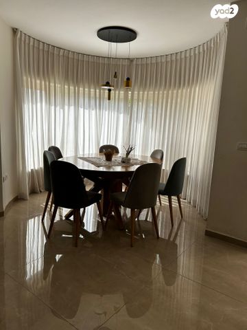 דו משפחתי, גבעת זאב