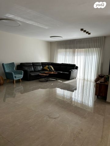 דו משפחתי, גבעת זאב