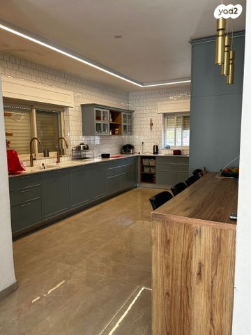 דו משפחתי, גבעת זאב