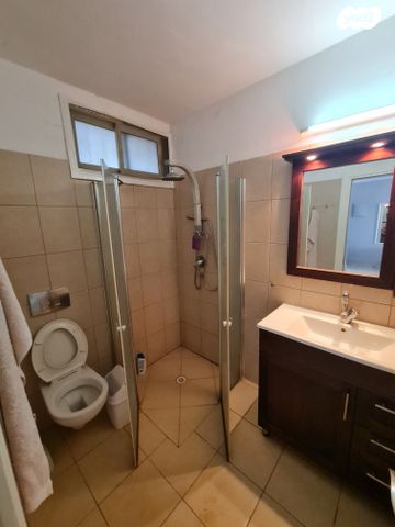 דירה, אסף שמחוני, קרית אתא