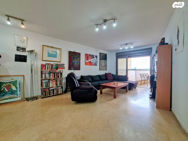 דירה, הפרחים, רעננה