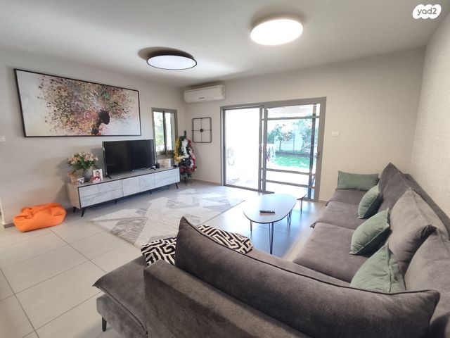 דו משפחתי, אורנית