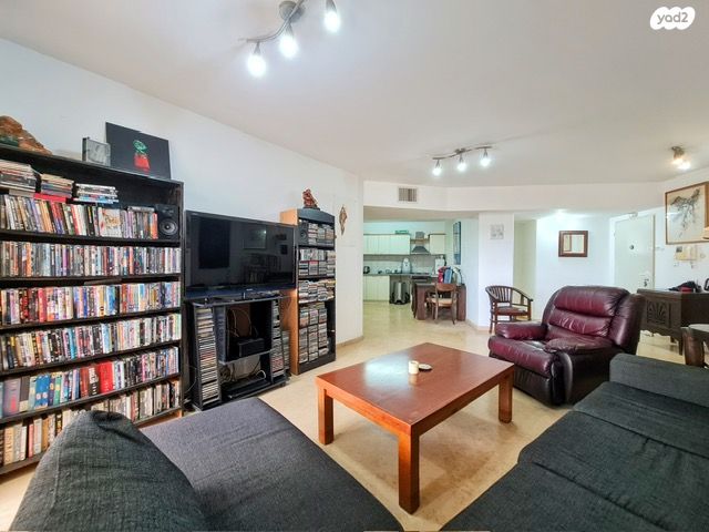 דירה, הפרחים, רעננה