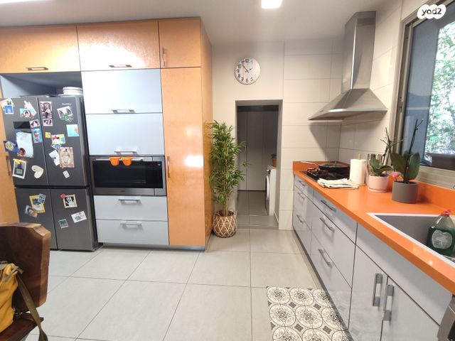 דו משפחתי, אורנית