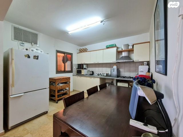 דירה, הפרחים, רעננה