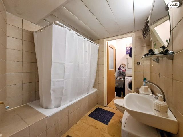 דירה, הפרחים, רעננה