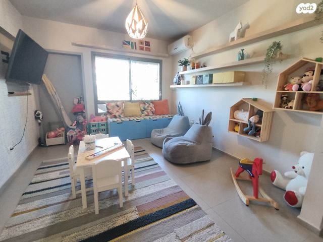 דו משפחתי, אורנית