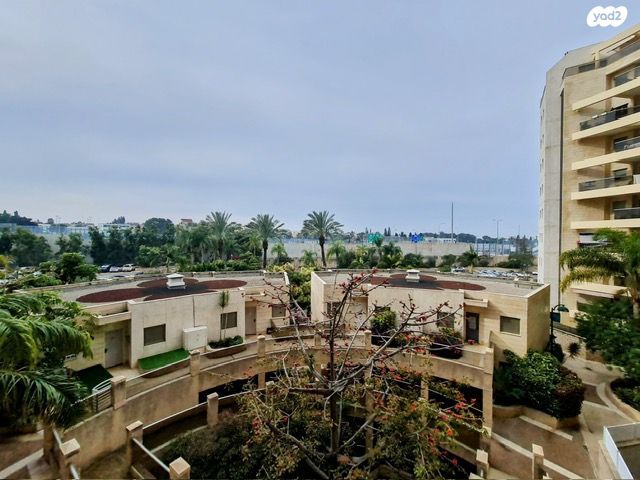 דירה, הפרחים, רעננה