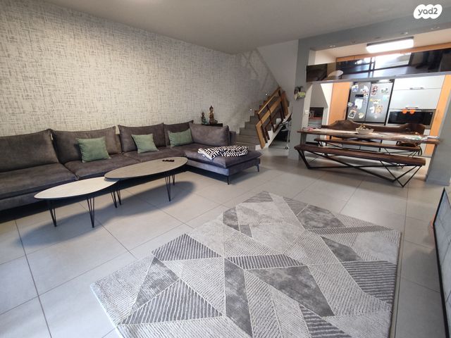 דו משפחתי, אורנית