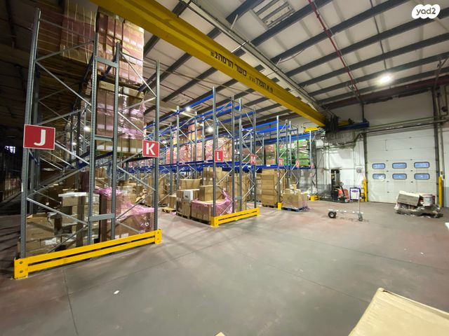 מחסנים, קיסריה