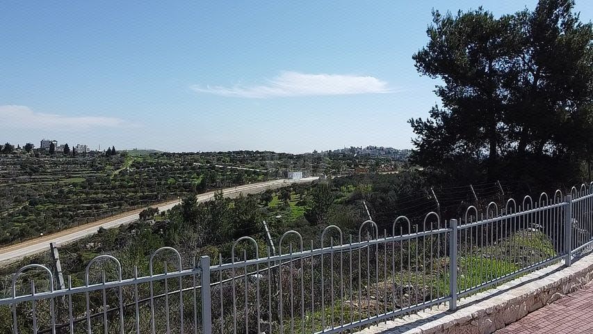 מגרשים