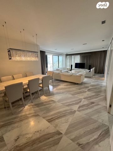 ניסים אלוני 