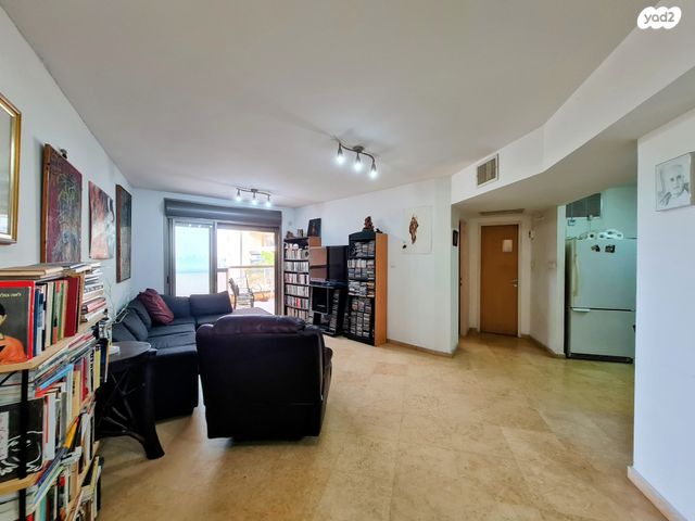 דירה, הפרחים 15, רעננה