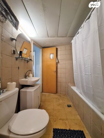 דירה, הפרחים 15, רעננה