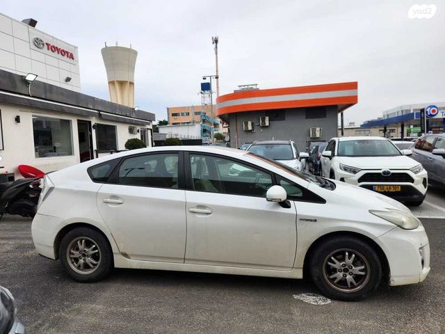 טויוטה פריוס