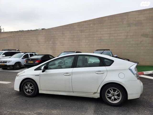 טויוטה פריוס