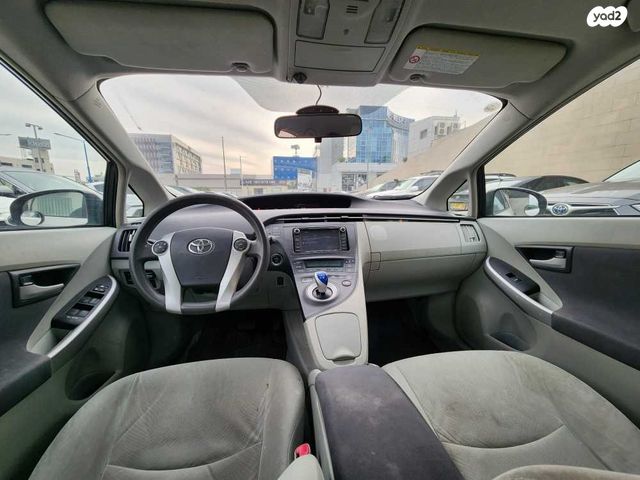 טויוטה פריוס