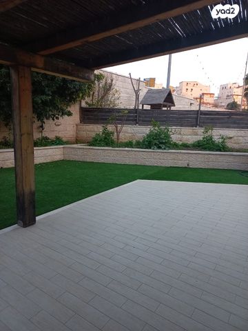 דירת גן, ארבעת המינים, גבעת זאב