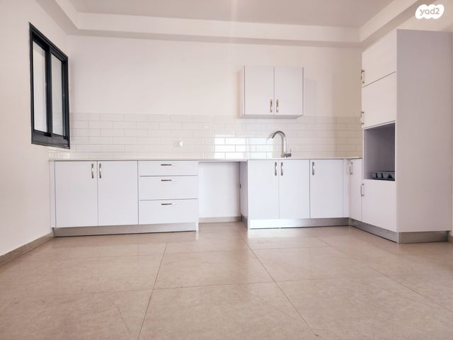 דירה, דולפין, גלי כרמל, טירת כרמל