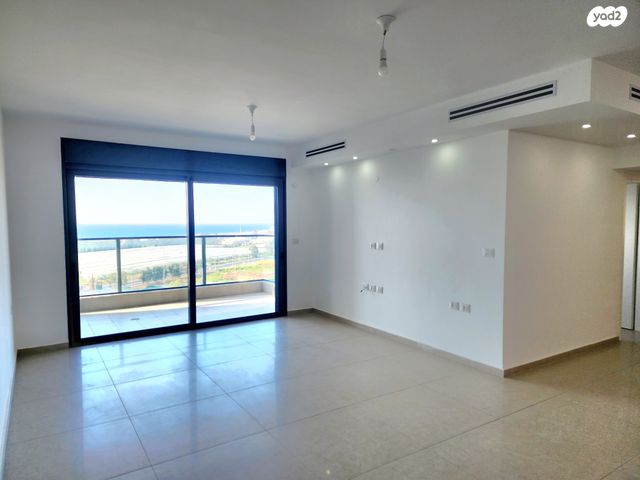 דירה, דולפין, גלי כרמל, טירת כרמל