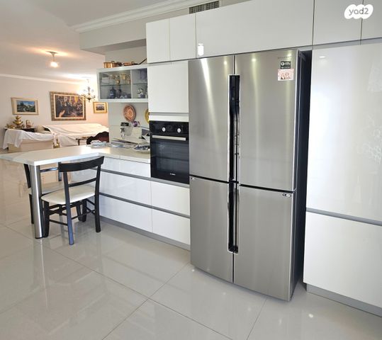 גג/ פנטהאוז, יהוד מונוסון