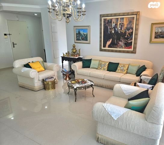 גג/ פנטהאוז, יהוד מונוסון