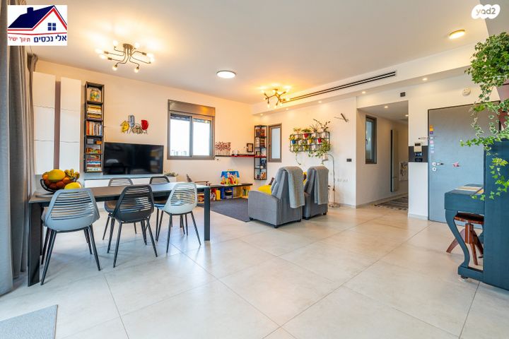 גג/ פנטהאוז, סביון 39, הפרחים, חריש