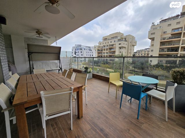 גג/ פנטהאוז, נתן אלתרמן, הרצליה