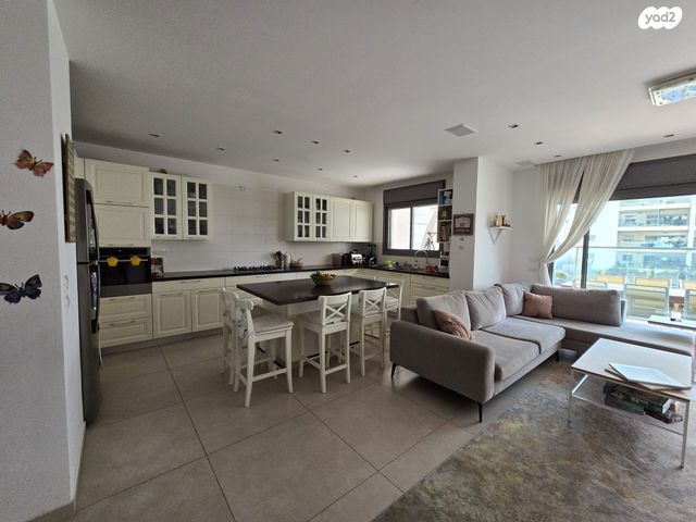 גג/ פנטהאוז, נתן אלתרמן, הרצליה