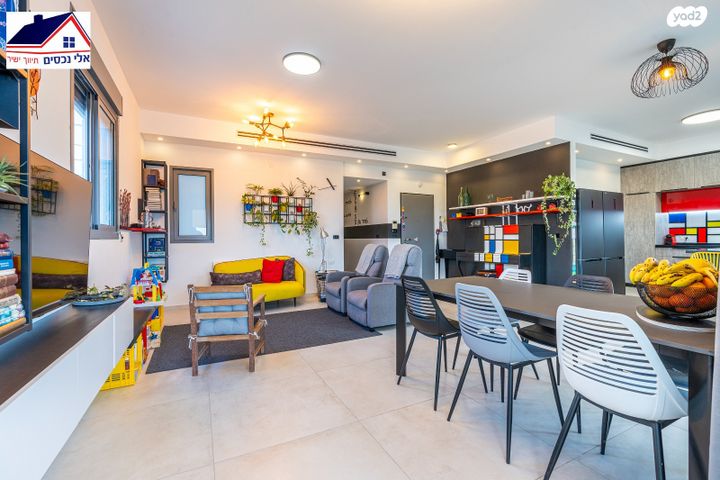 גג/ פנטהאוז, סביון 39, הפרחים, חריש