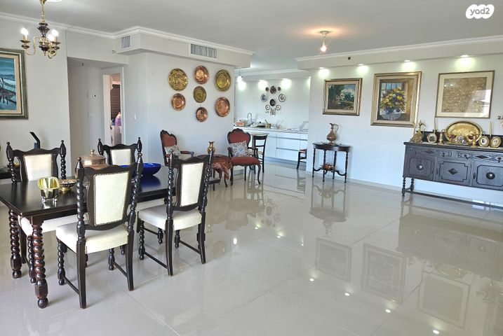 גג/ פנטהאוז, יהוד מונוסון