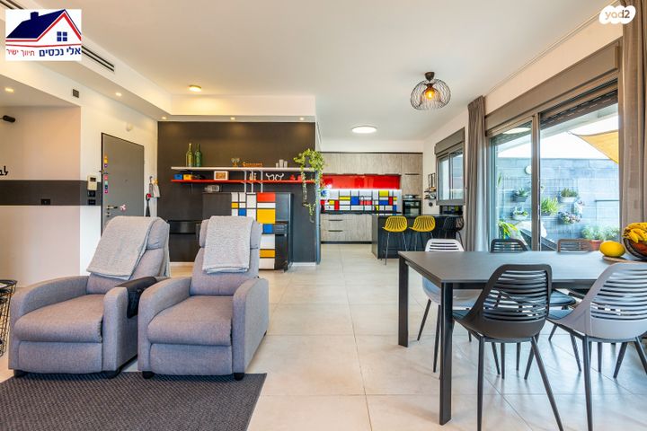 גג/ פנטהאוז, סביון 39, הפרחים, חריש