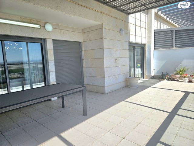 גג/ פנטהאוז, יהוד מונוסון