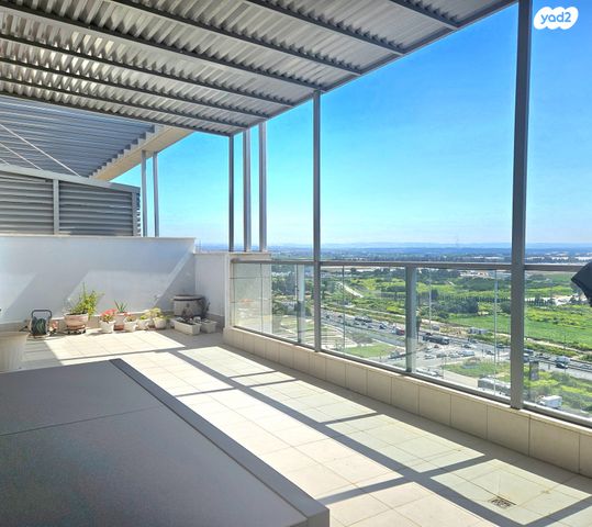 גג/ פנטהאוז, יהוד מונוסון