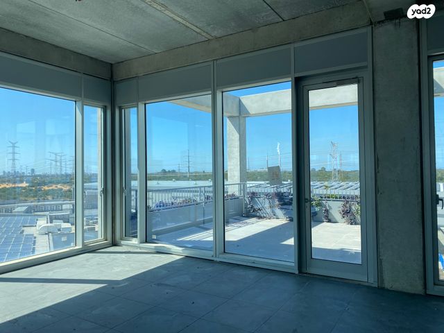 משרדים, קיסריה