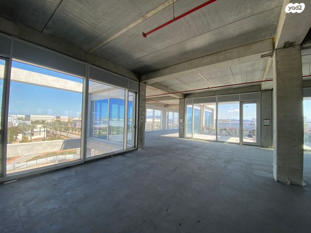 משרדים, קיסריה