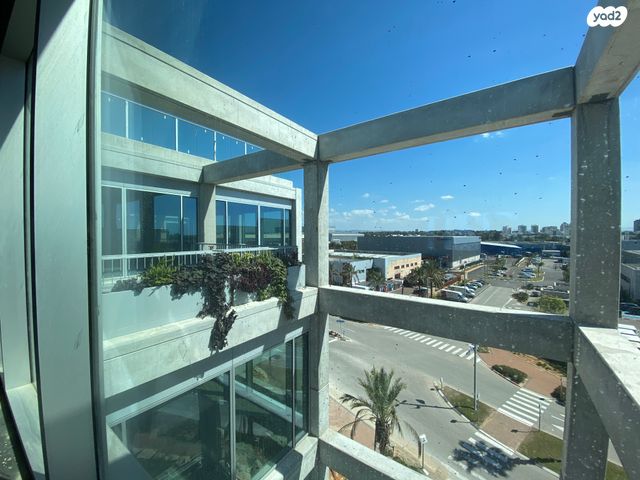 משרדים, קיסריה